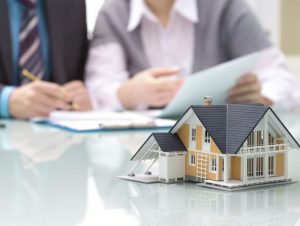 Bán nhà,Khu Đô Thị Mới Cầu Bươu,Thanh Trì,Hiếm ,Vị trí đẹp ,45m2 ,2,550 tỷĐường vào nhà cực rộng xe tải ,xe con đỗ trước cửa cách 10 m+Nhà trong Khu Đô Thị Mới Cầu Bươu,đi bộ 50m ra Vườn Hoa ,Hồ Điều Hoà Khu Đô Thị , bên canh 2 toà Chung Cư NC2+Tiện ích xung quanh ngần siêu thị Coop mar , Siêu thị Vinmart , Bênh Viện 103,Trường Mầm Non + Nhà mới xây 3 tấng 1 Tum thiết kế theo phong cách hiện đại sang trọng, + Nội thất và trang thiết bị chủ nhà để lại đầy đủ (giường,tủ gỗ tự nhiên ,điều hoà Panasonic ..) Chỉ Cấn sách Vali đến ỏ + Chủ nhà cán bộ công chức nhà nước về hưu muốn bán về ỏ với con-Giá chỉ 2,550 tỷ (có thương lượng cho ai thiện chí)Liên hệ Mr Việt : xem nhà luôn (Miễn Môi Giới làm phiền)