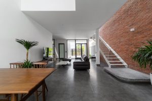 Ngôi nhà thiếu sáng "lột xác" ngoạn mục sau cải tạo